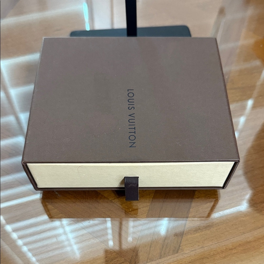 Rare Unused Louis Vuitton Trunks & Bags Damier Wristlet