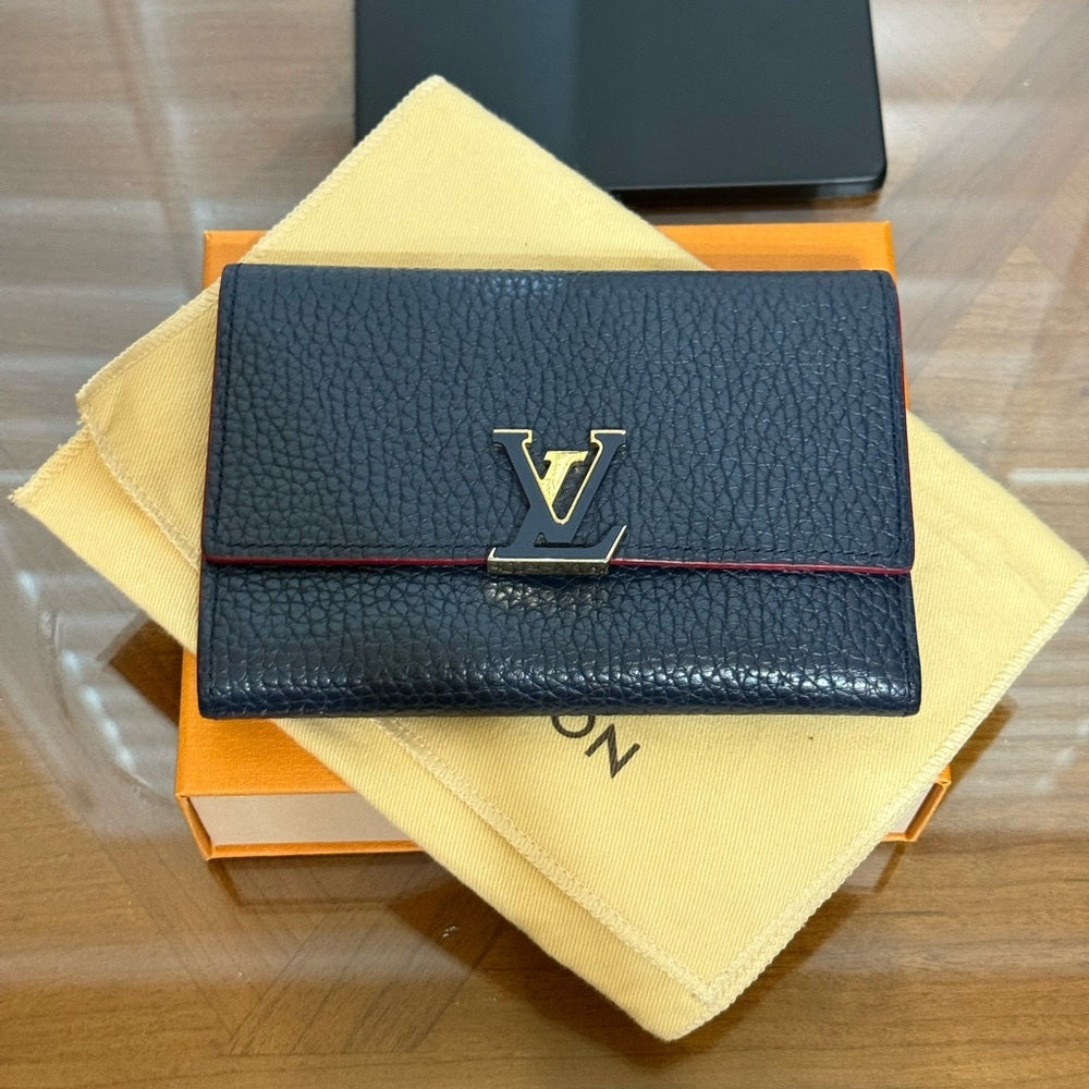 Louis Vuitton Portefeuille Capucines Marine Rouge Wallet