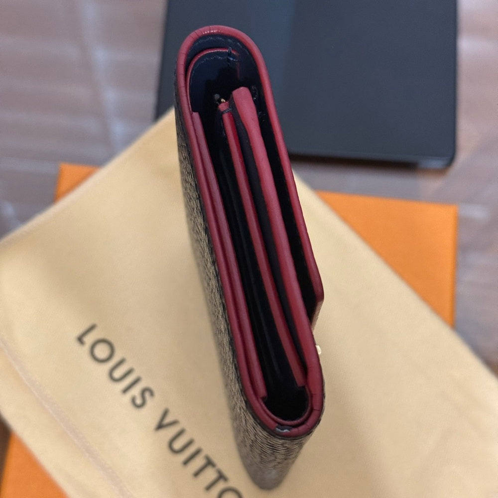 Louis Vuitton Portefeuille Capucines Marine Rouge Wallet