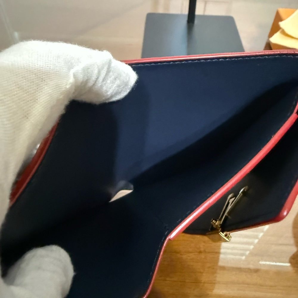 Louis Vuitton Portefeuille Capucines Marine Rouge Wallet