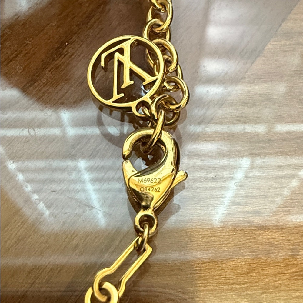 Louis Vuitton Collier Forever Young Gold Necklace