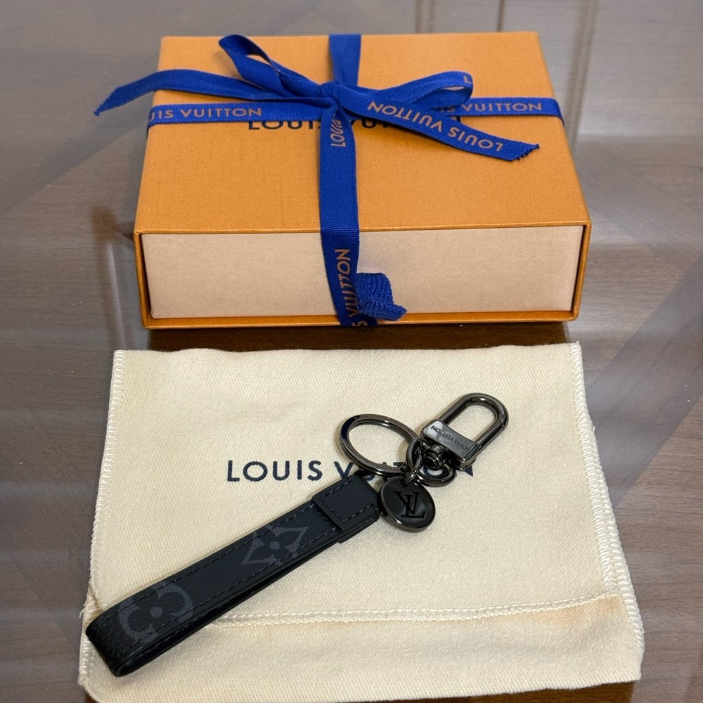 New Louis Vuitton Graphite Monogram Key Holder