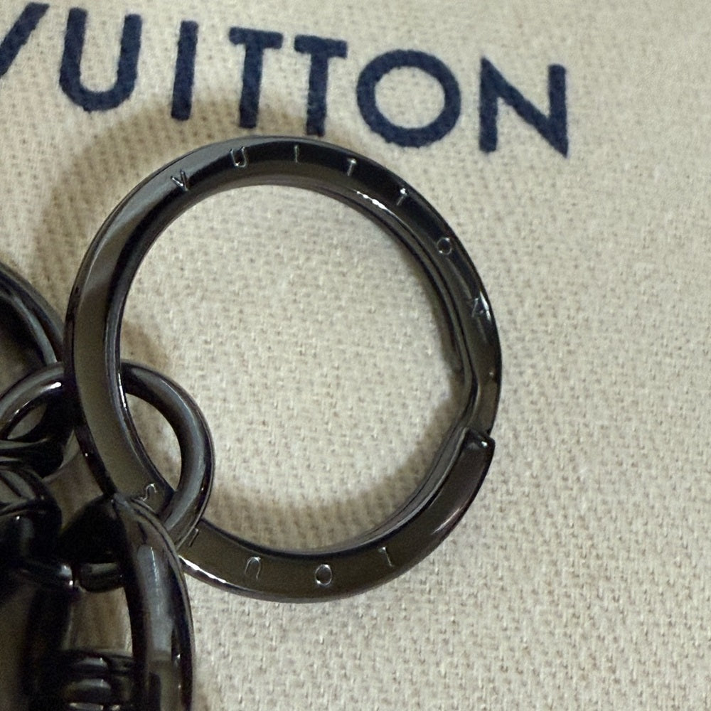 New Louis Vuitton Graphite Monogram Key Holder