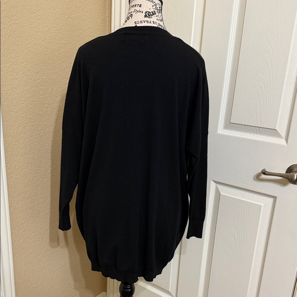 Lulu's Classic Black V-Neck Sweater