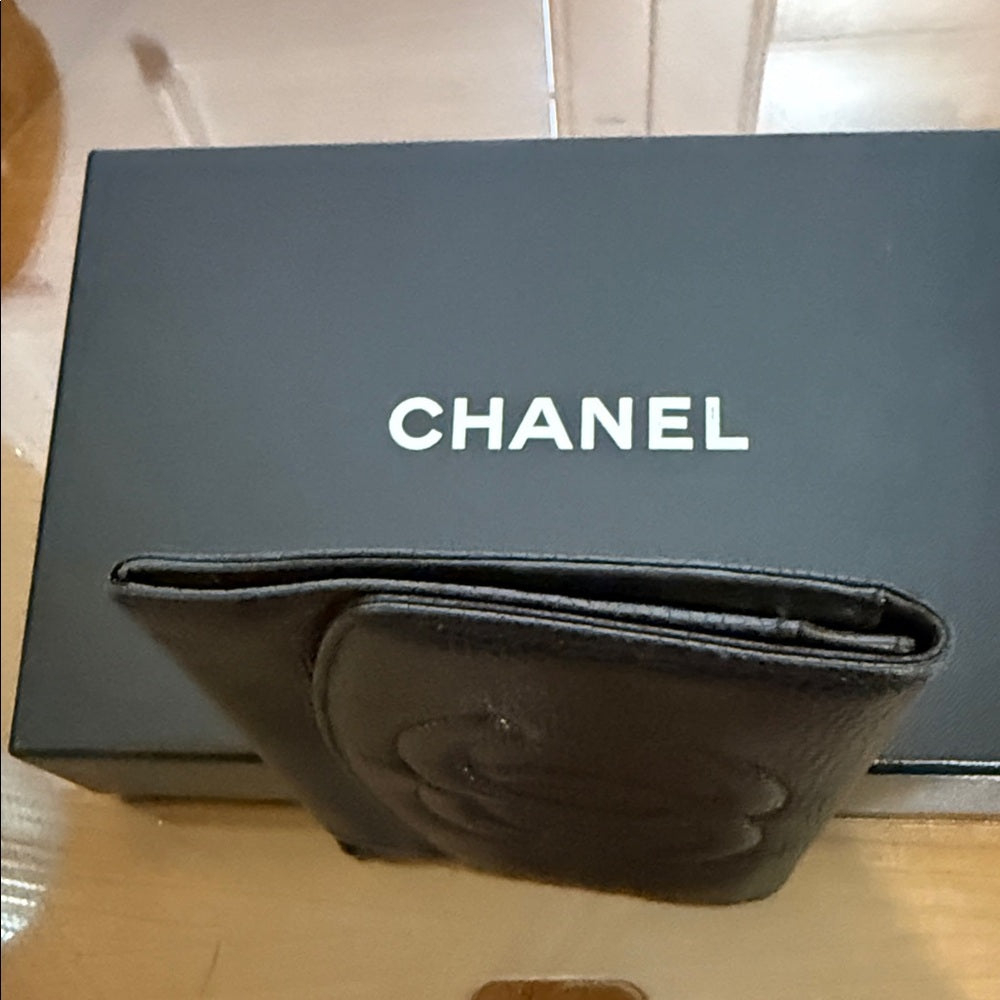 CHANEL Black Grained Calfskin Bifold Wallet on Chain