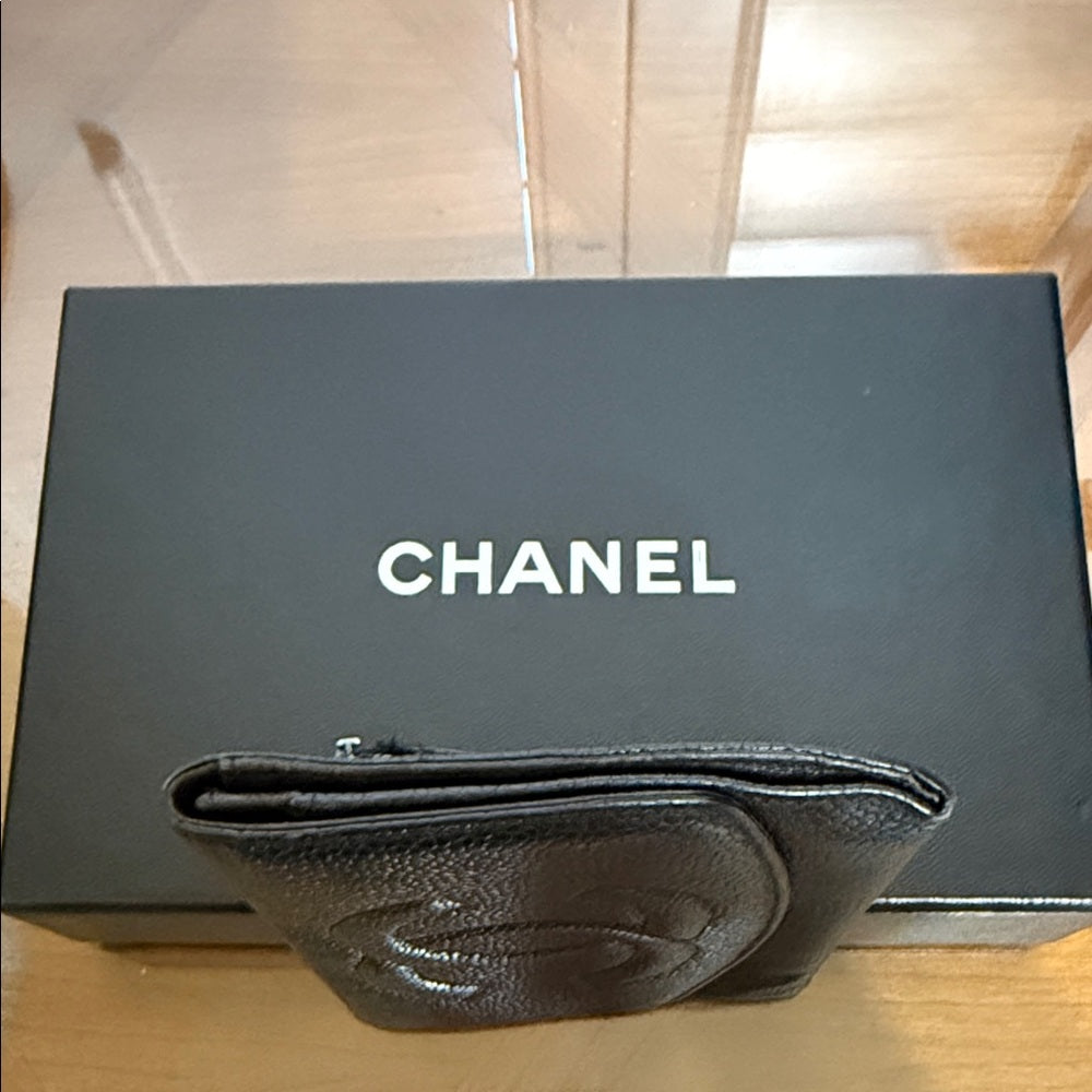 CHANEL Black Grained Calfskin Bifold Wallet on Chain