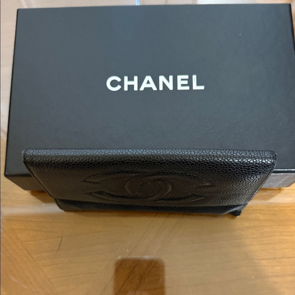 CHANEL Black Grained Calfskin Bifold Wallet on Chain