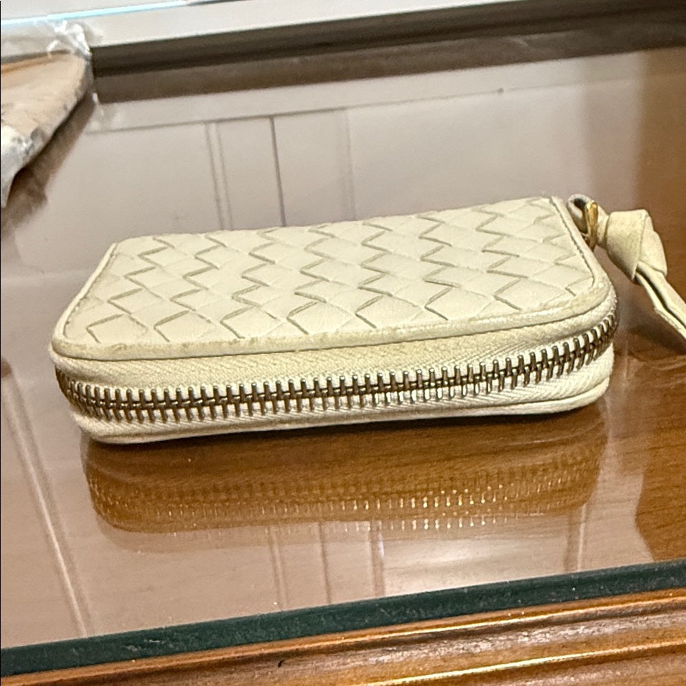 Bottega Veneta Intrecciato Cream Card Wallet