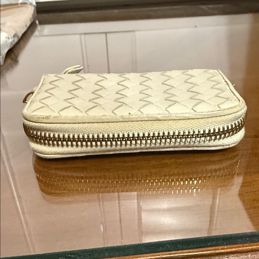 Bottega Veneta Intrecciato Cream Card Wallet