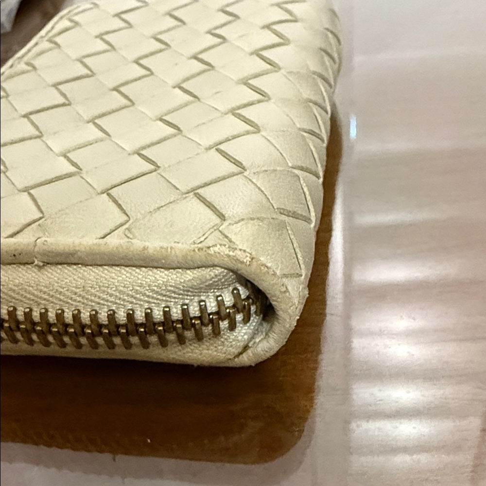 Bottega Veneta Intrecciato Cream Card Wallet
