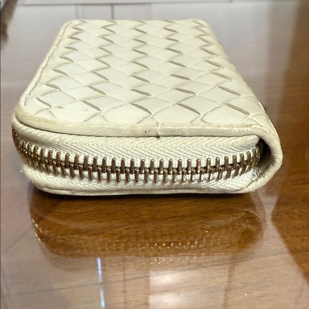 Bottega Veneta Intrecciato Cream Card Wallet
