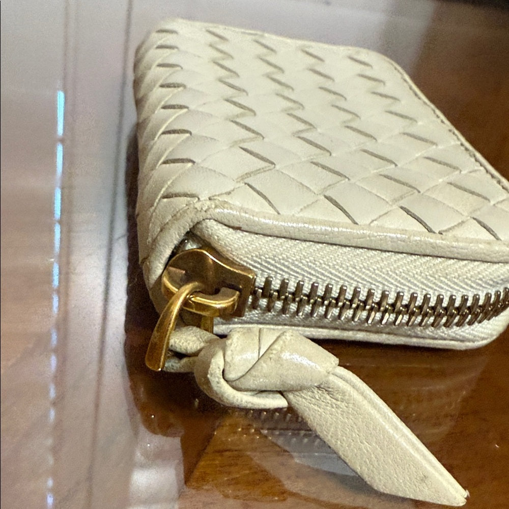 Bottega Veneta Intrecciato Cream Card Wallet
