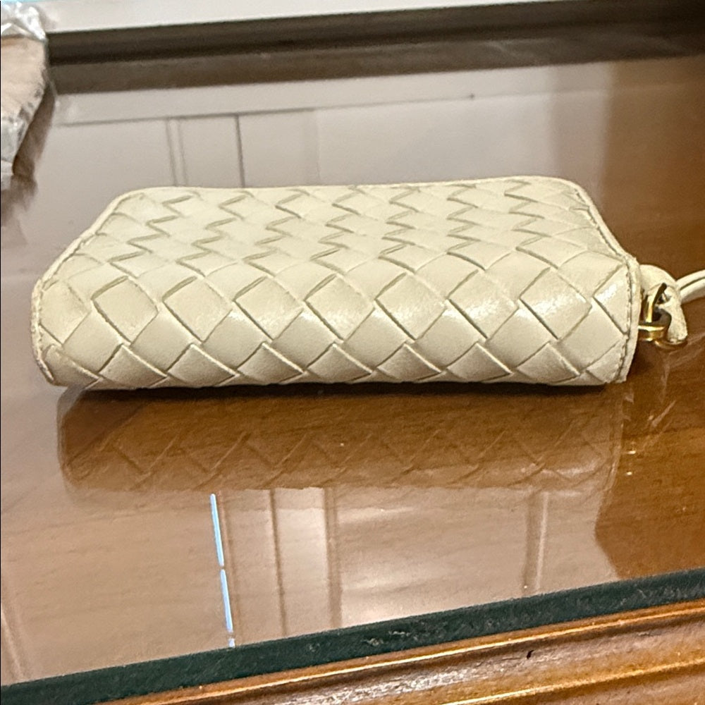 Bottega Veneta Intrecciato Cream Card Wallet