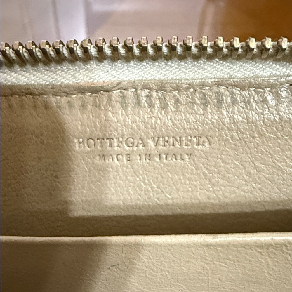 Bottega Veneta Intrecciato Cream Card Wallet