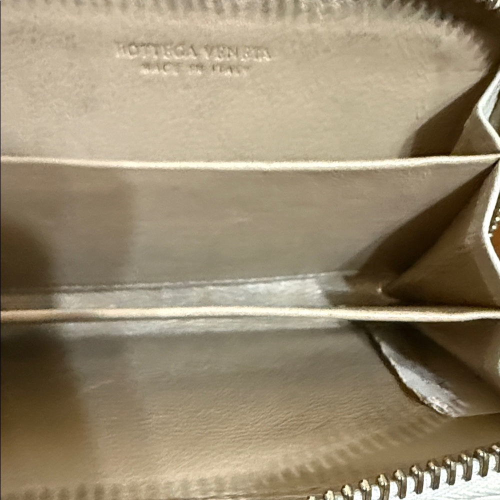 Bottega Veneta Intrecciato Cream Card Wallet